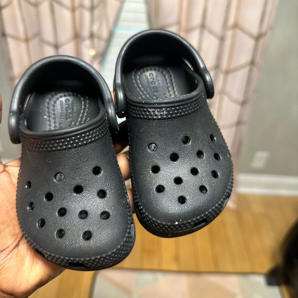 Size 6 toddler crocs
